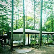 住在森林里的玻璃屋！轻井泽高档旅店“森の离れ”